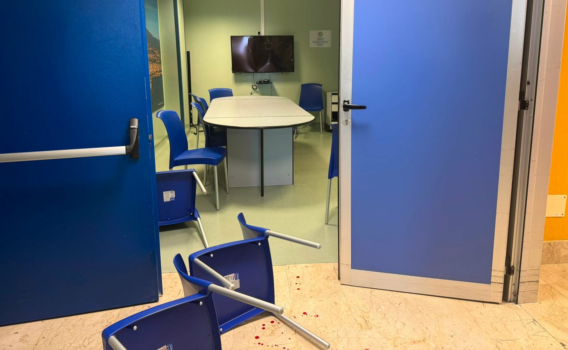 Muore una 40enne al Cannizzaro: lancio di sedie e tre infermieri feriti Muore una 40enne al Cannizzaro: lancio di sedie e tre infermieri feriti