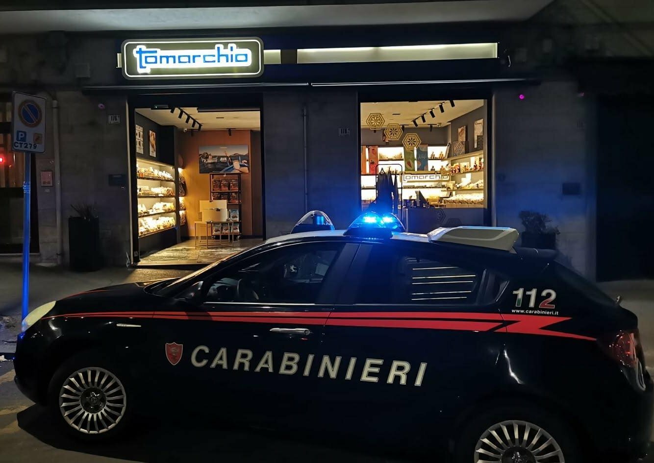 Spaccata da Tomarchio, ma i ladri di merendine non portano via nulla