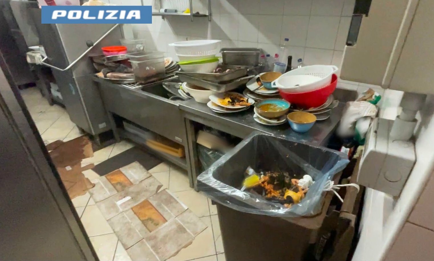 Sporcizia e lavoratori in nero: chiuso il ristorante