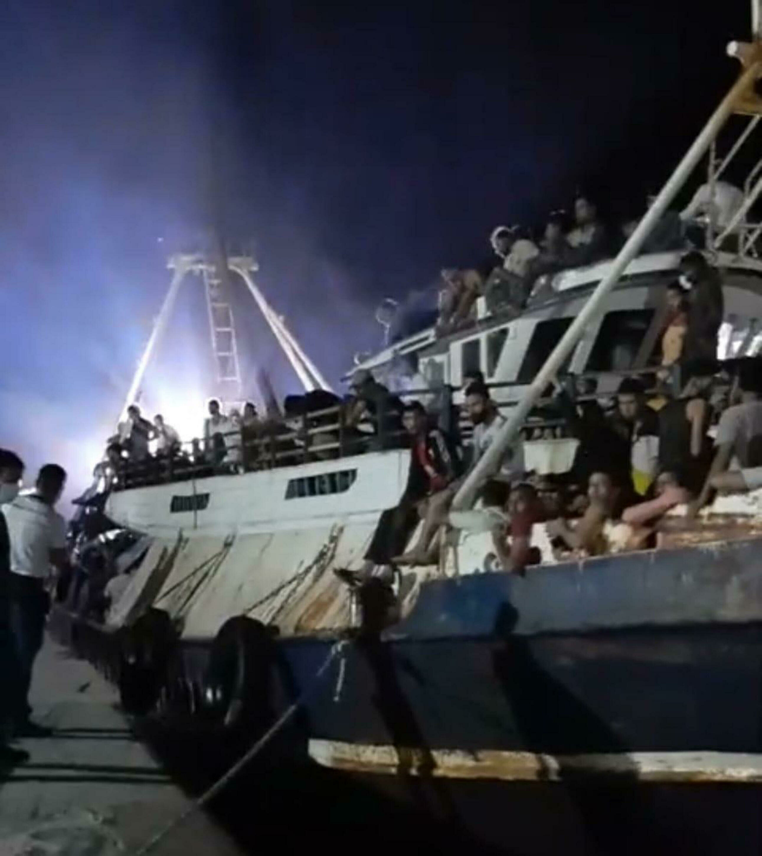 Maxi sbarco a Lampedusa