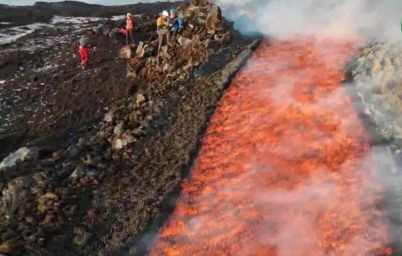 L'Etna apre bocca, anzi tre