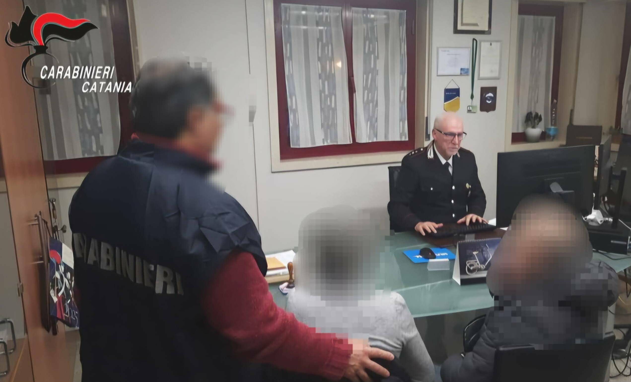 Insegue l'ex e la tampona con l'auto: arrestato