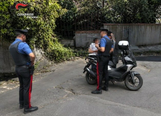 Gravina: non si ferma all'alt, denunciato18enne Gravina: non si ferma all'alt, denunciato18enne
