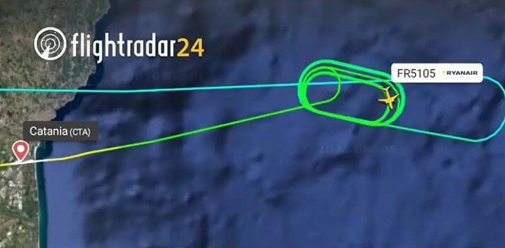 L'aereo rallenta di colpo: terrore sul volo Catania-Atene