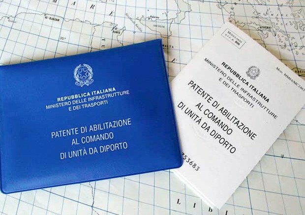 Mille euro per la patente nautica, ex portiere del Palermo tra gli indagati