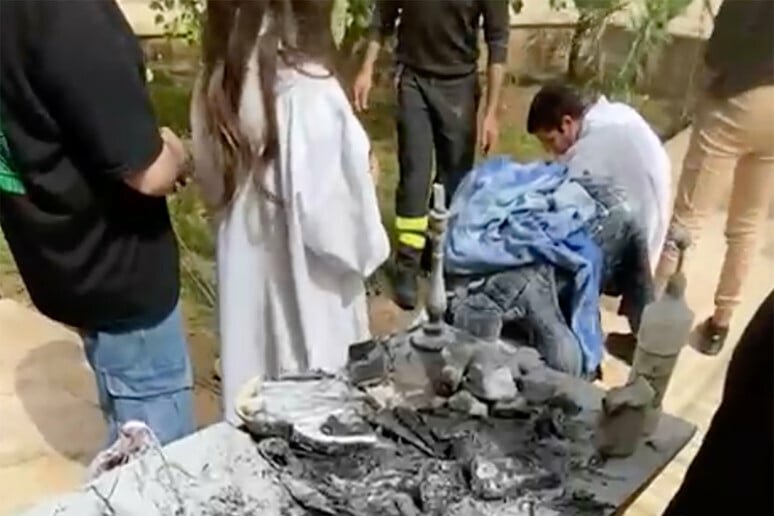 Fiamme in sagrestia, panico tra i fedeli