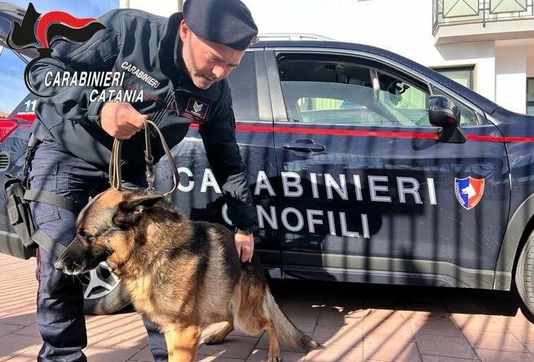 Acireale, caccia al tesoro con la droga