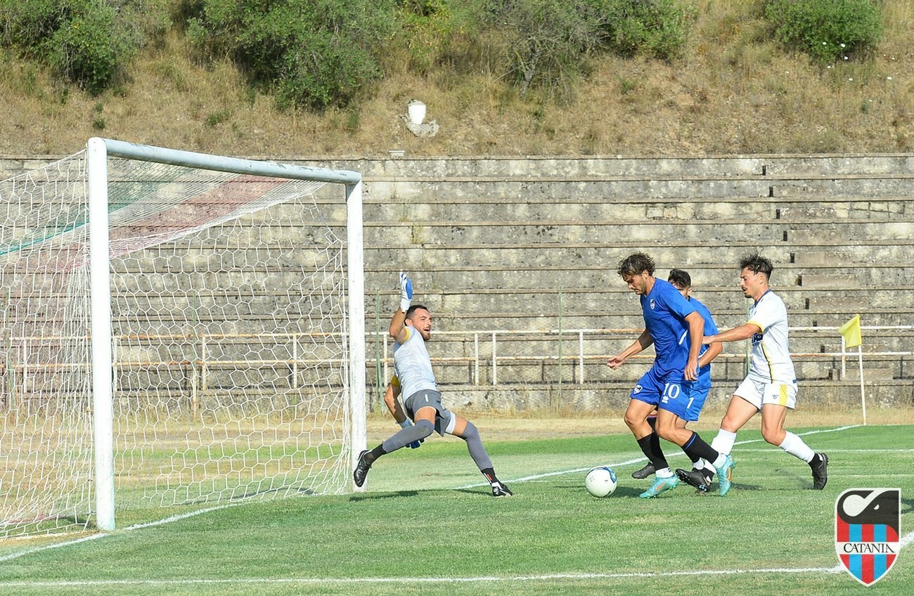 Catania, basta Luperini