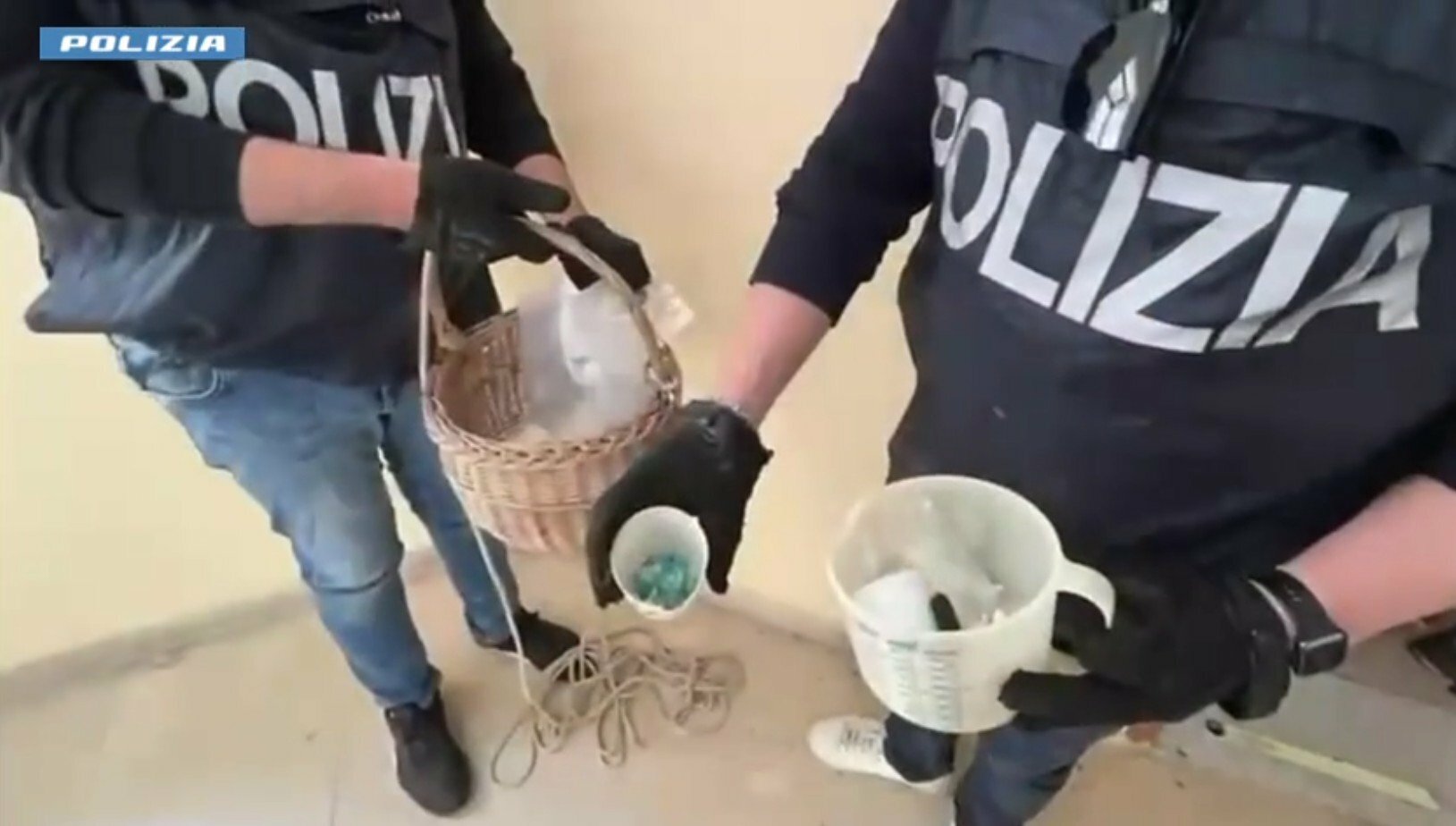 Agguato sull'uscio di casa, arrestato 22enne Agguato sull'uscio di casa, arrestato 22enne