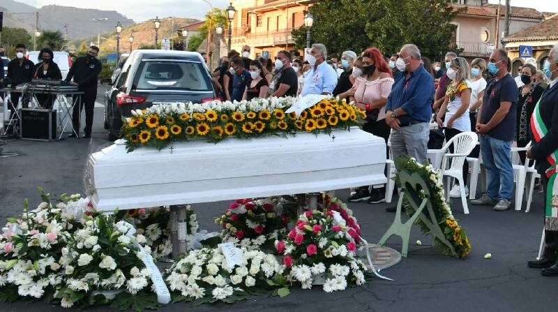 Girasoli e rose bianche per Vanessa