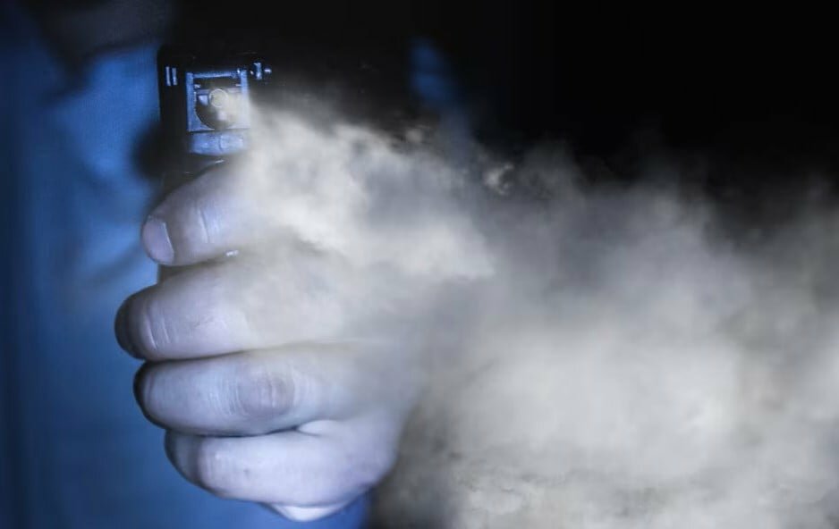 Spray urticante contro procacciatore di clienti