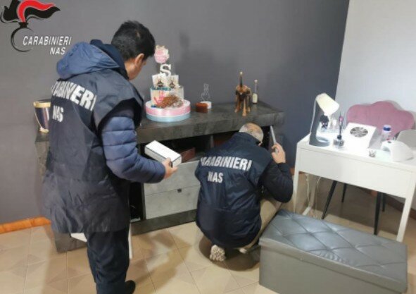 'Siamo i carabinieri': panico nello studio della finta dottoressa con 10.000 follower 'Siamo i carabinieri': panico nello studio della finta dottoressa con 10.000 follower