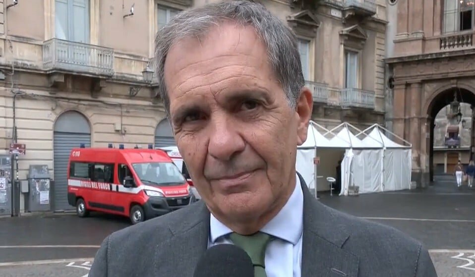 'La mia faccia infilzata? Ex collega che non sta bene'
