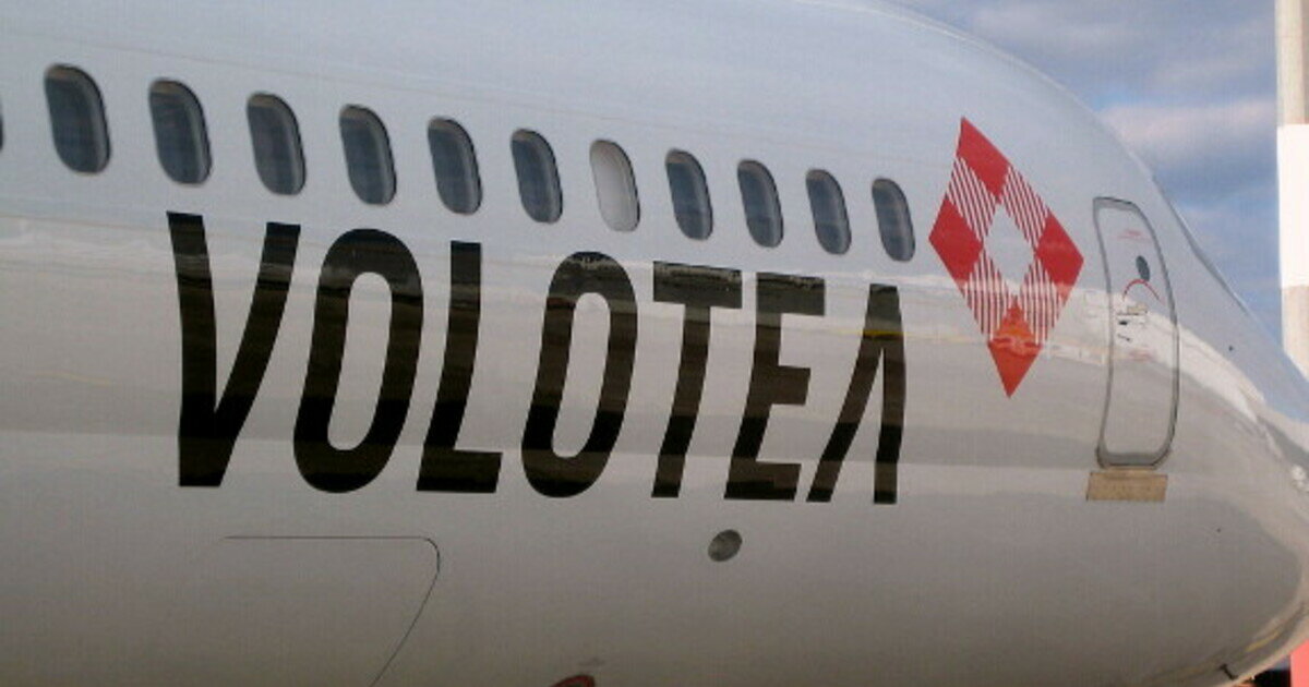 Malore in volo, 5 medici a bordo salvano passeggera