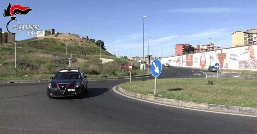 Ruba tappi di rame da impianto pubblico