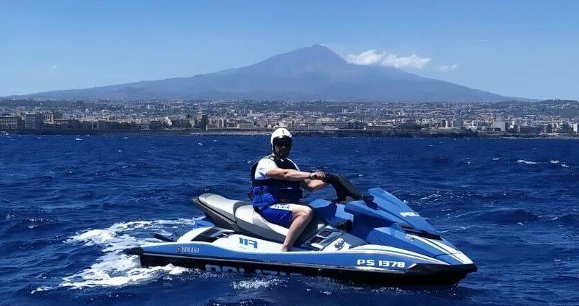 Catania: il lido &egrave; pieno, ma il bagnino non c'&egrave;