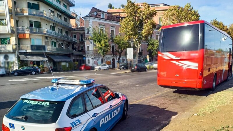 Furbetti corsia emergenza: ritirate 13 patenti