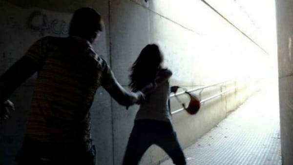 Plagiata dal fidanzato che la controllava sempre