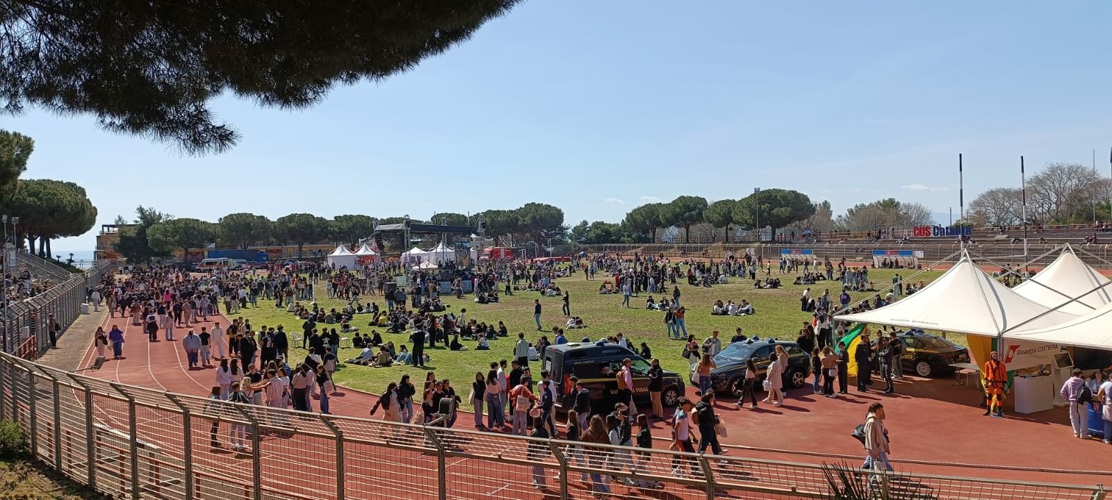 Catania, assalto al salone dell'orientamento