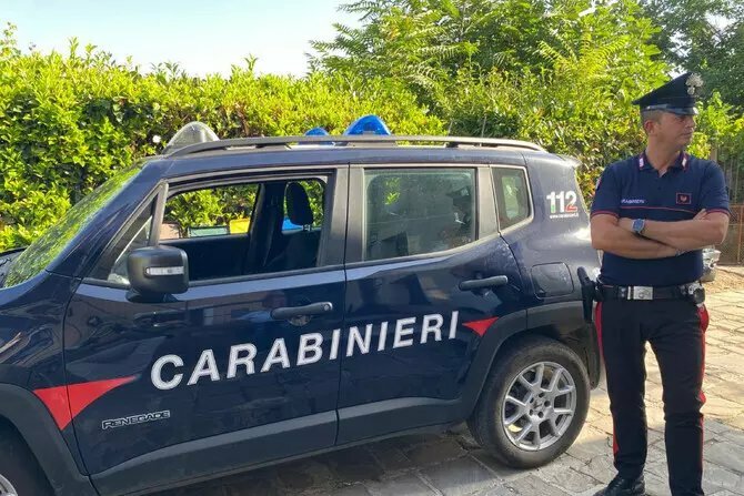 Padre, madre e figlia di 5 anni trovati morti in casa Padre, madre e figlia di 5 anni trovati morti in casa