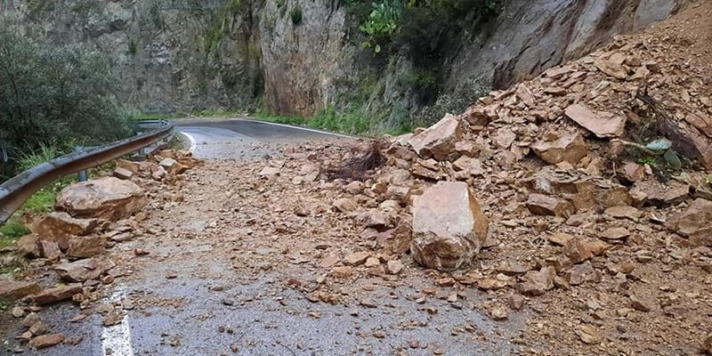 Frana tra Savoca e Casalvecchio