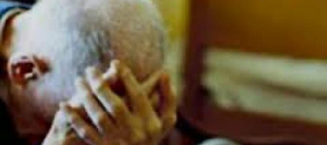 Tentano la rapina in casa dell'anziano, presi