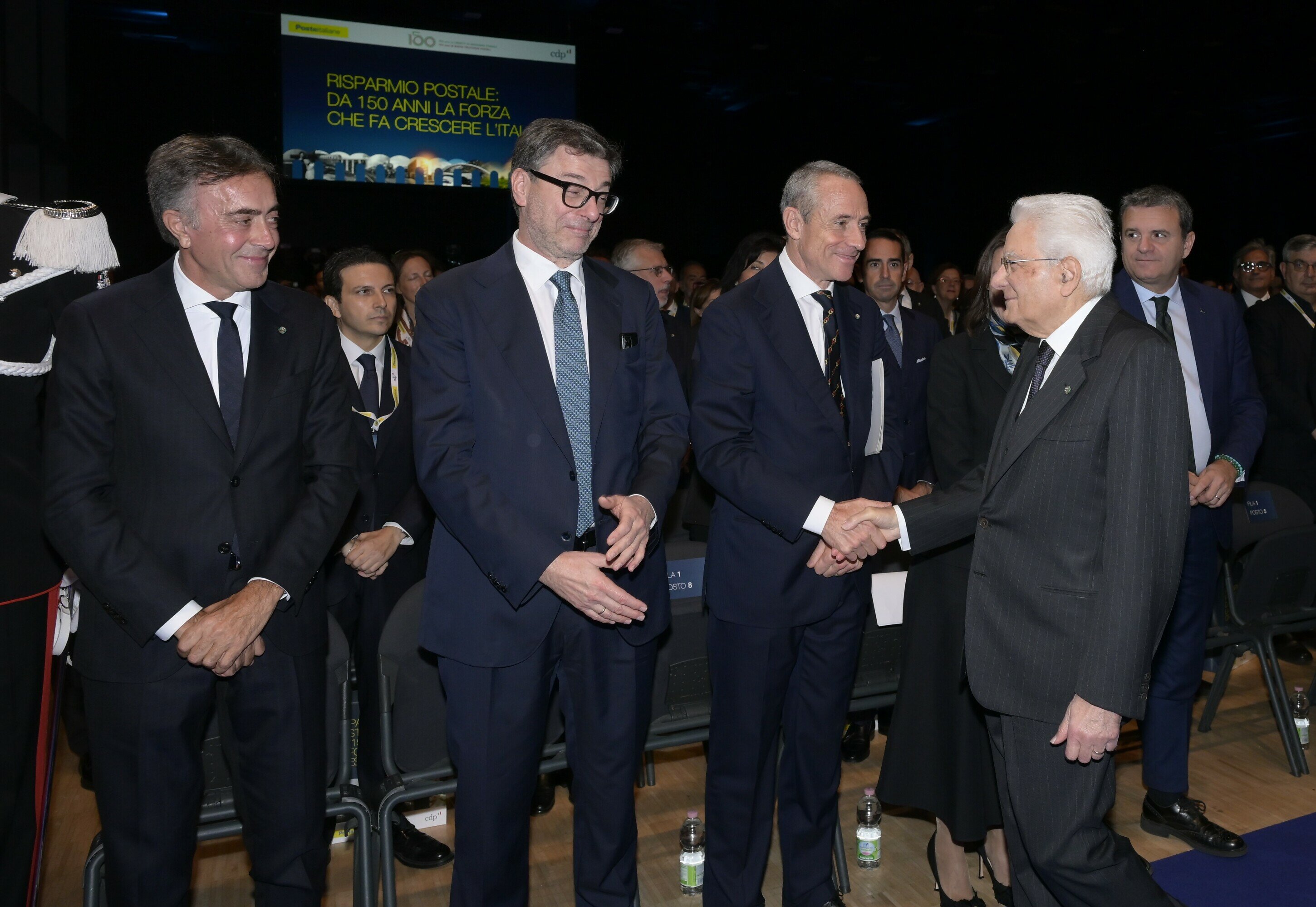 da-sx-giuseppe-lasco-dg-poste-italiane-giancarlo-giorgetti-ministro-delleconomia-e-delle-finanze-matteo-del-fante-ad-poste-italiane-sergio-mattarella-presidente-della-repubblica-.jpeg