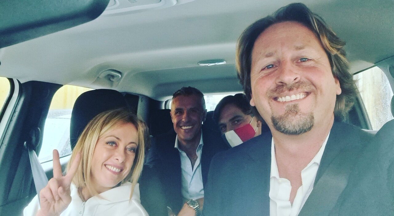 "Io una storia con Meloni? Falsità di Corona" "Io una storia con Meloni? Falsità di Corona"