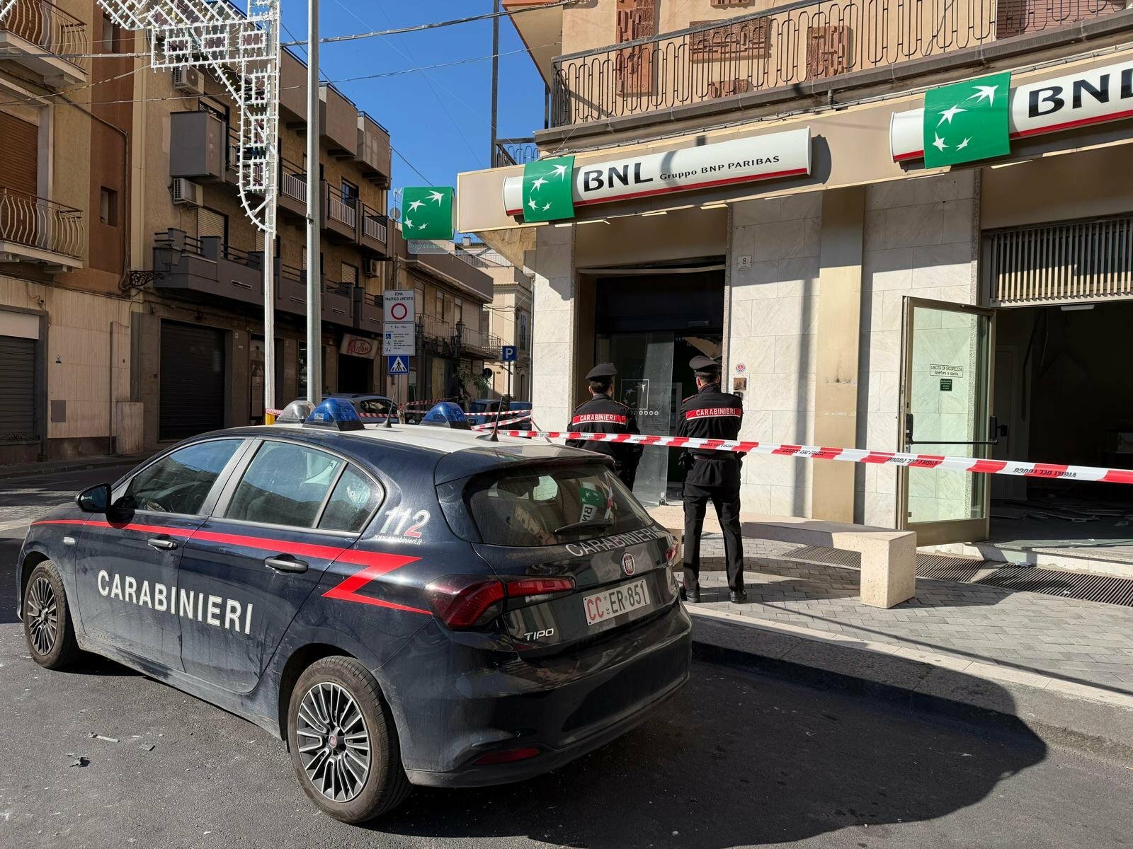 Boato nella notte, sventrato bancomat a Lentini Boato nella notte, sventrato bancomat a Lentini