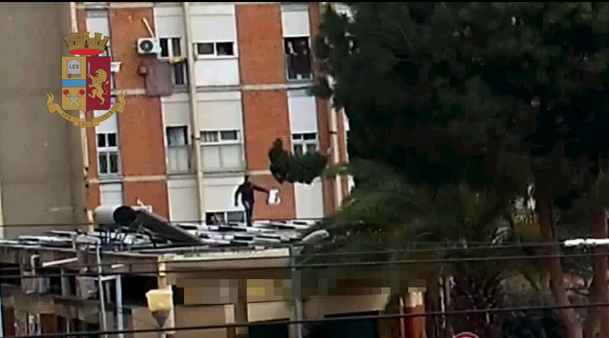 Droga nei panieri e sui tetti di Palermo