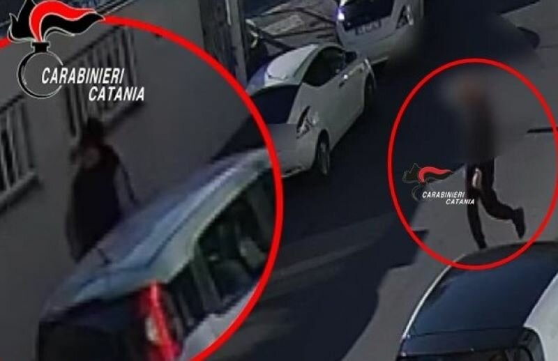 Furti d'auto in 40 secondi: due arresti a Catania