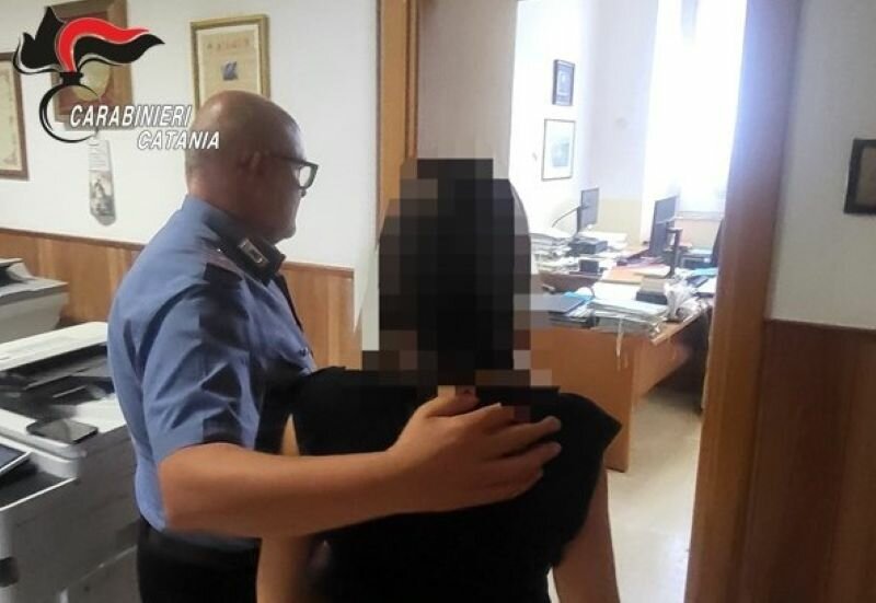 Distrugge l'auto della ex: non voleva essere lasciato