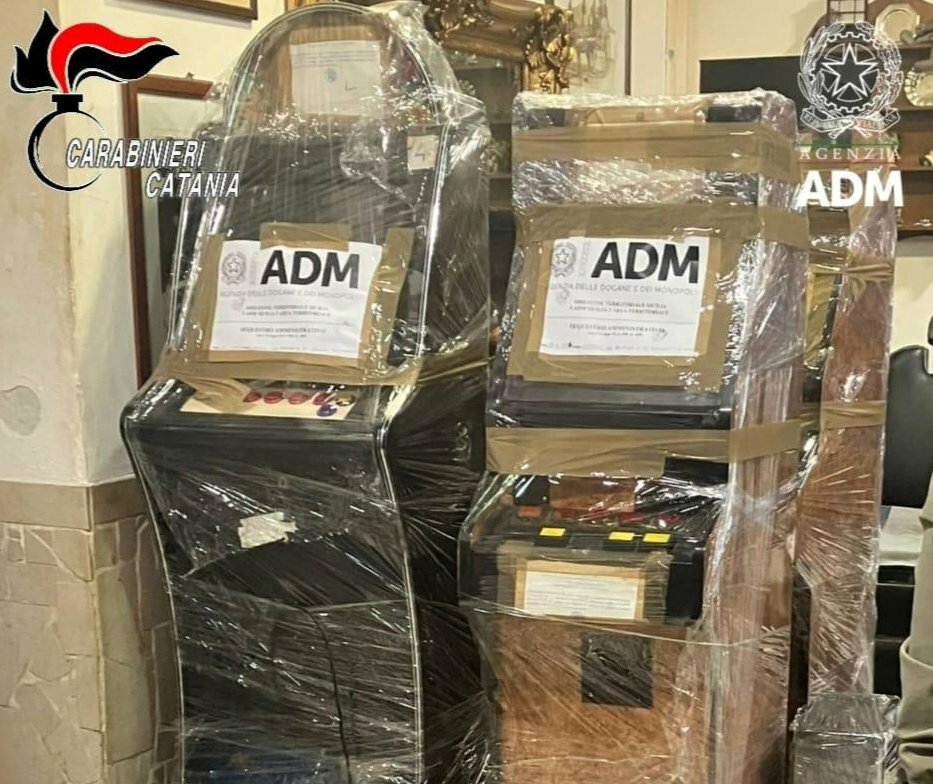 Totem abusivi nel centro scommesse catanese