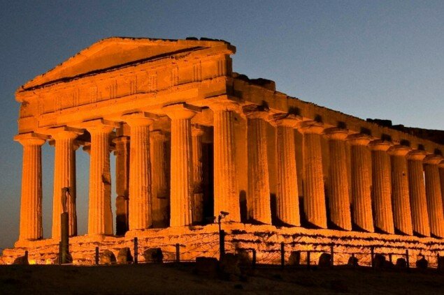 Rubano i cavi, al buio il tempio di Agrigento