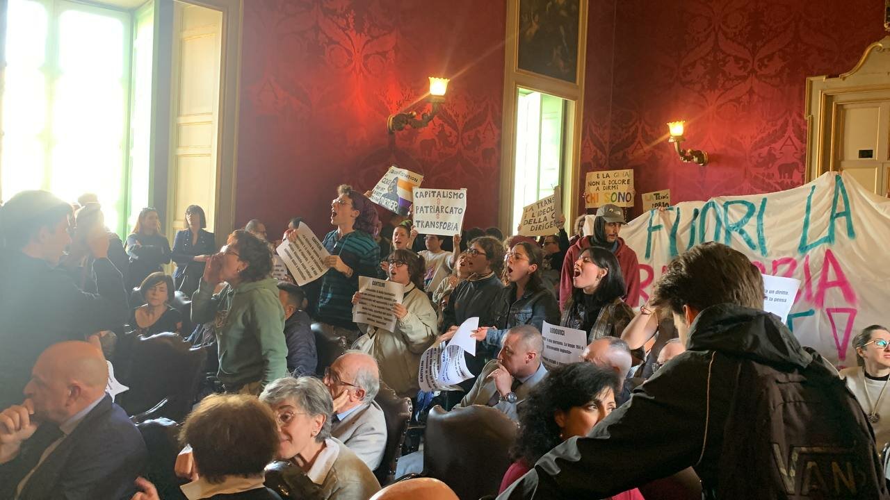 Catania, irruzione blocca convegno con l'arcivescovo