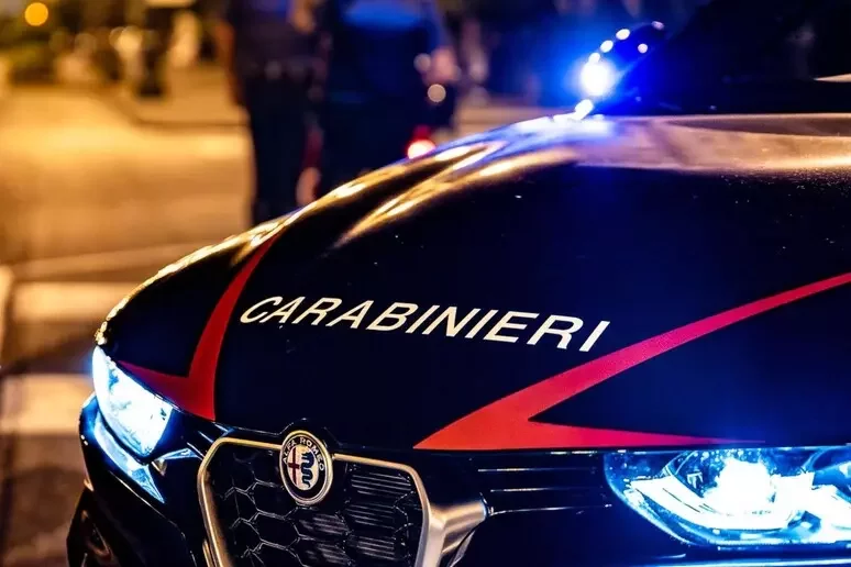 Sparatoria a Catania, colpita auto posteggiata Sparatoria a Catania, colpita auto posteggiata