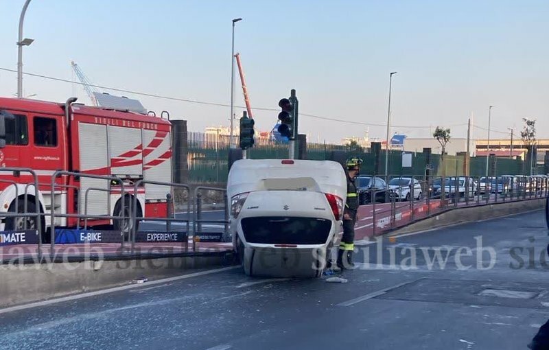 Incidente in via Colombo: traffico paralizzato
