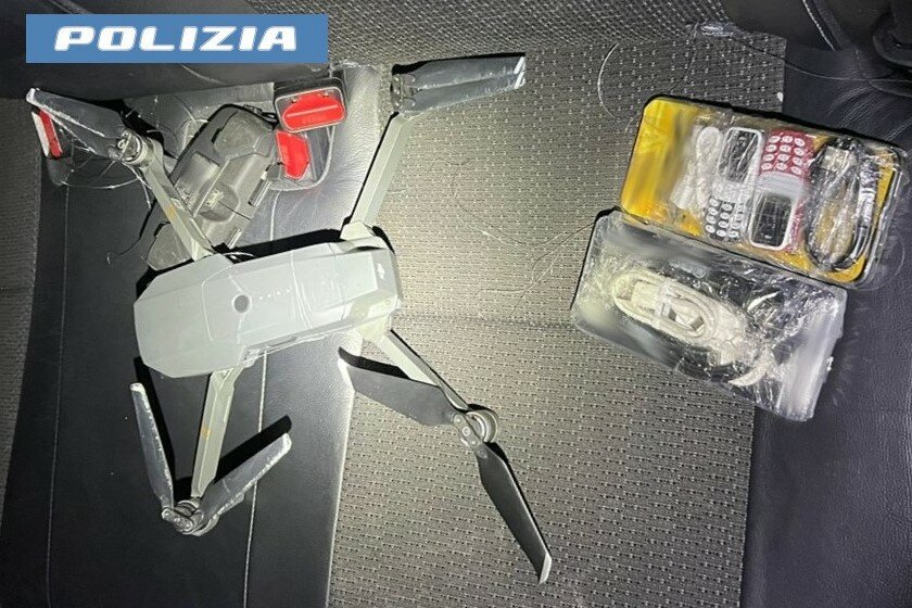 Cellulari col drone nel carcere di Catania