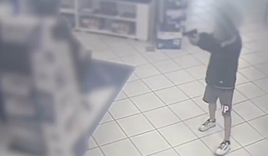 Con le pistole da Euronics: preso rapinatore a Catania