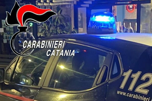 Tentano di rubare bancali, due catanesi arrestati