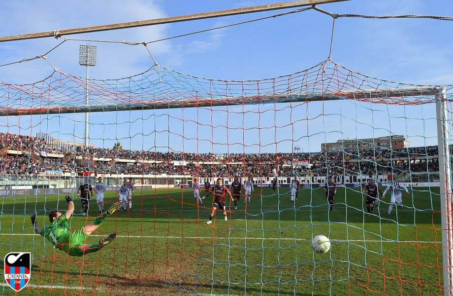 Catania, testacoda col brivido