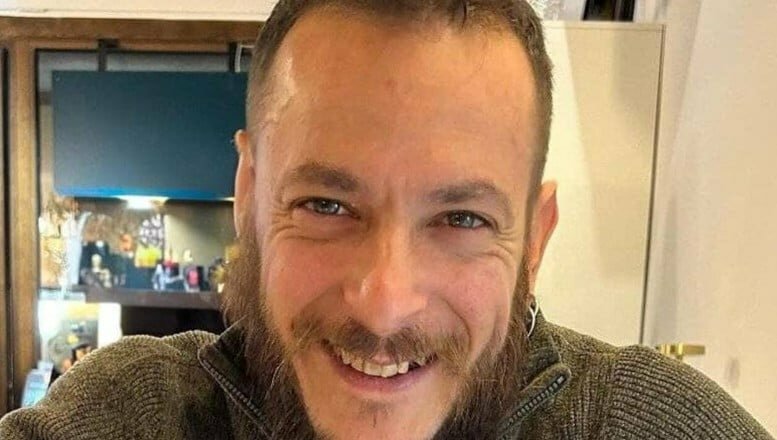 Operaio muore schiacciato da una porta blindata