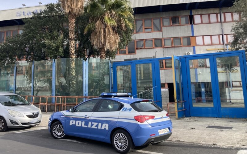 Forza i tornelli ed entra al Massimino: scatta Daspo