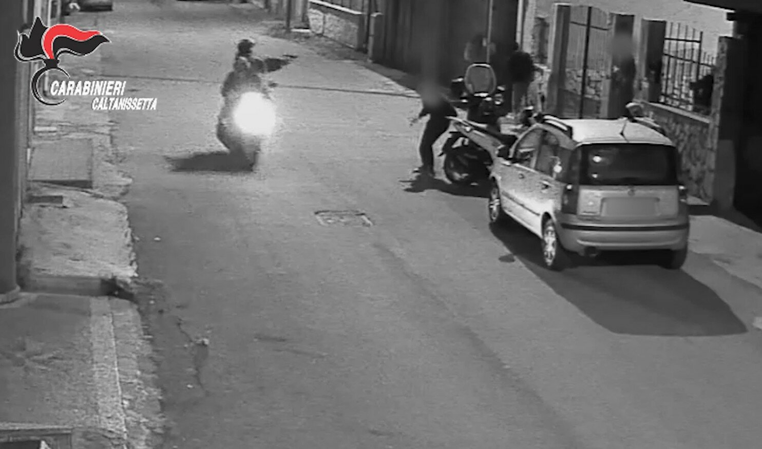 Quattro colpi di pistola verso il cugino: arrestato 19enne Quattro colpi di pistola verso il cugino: arrestato 19enne