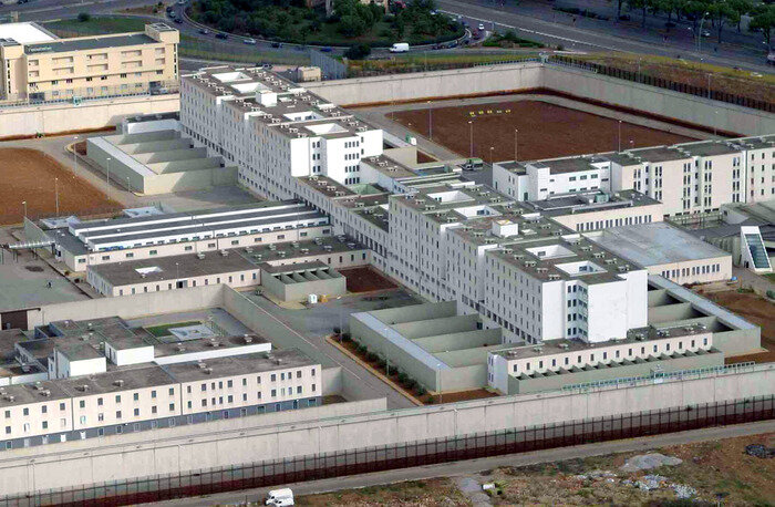 Detenuto picchia 6 agenti: tutti in ospedale