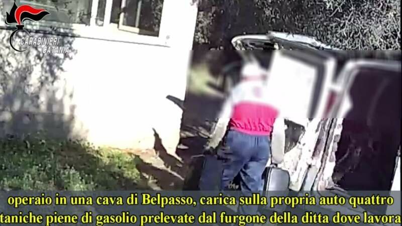 Ruba carburante da ditta dove lavora: arrestato