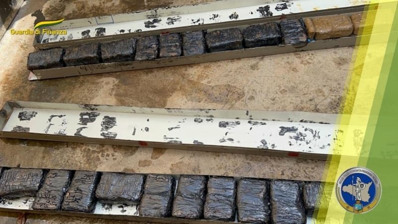Palermo, 47 chili di hashish nell'autocarro