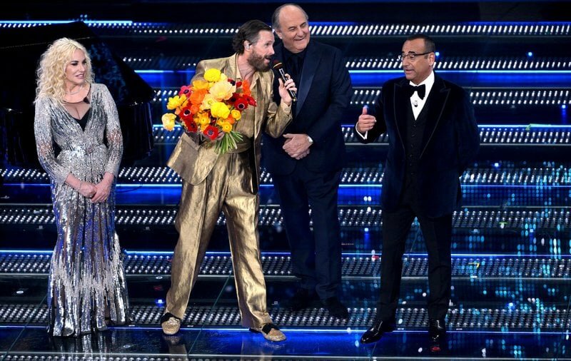 Sanremo, i veri big sono il papa e Jovanotti