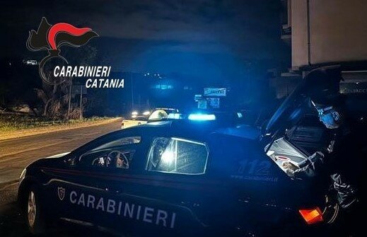 Le 3 auto sfrecciano: inseguimento nel Catanese