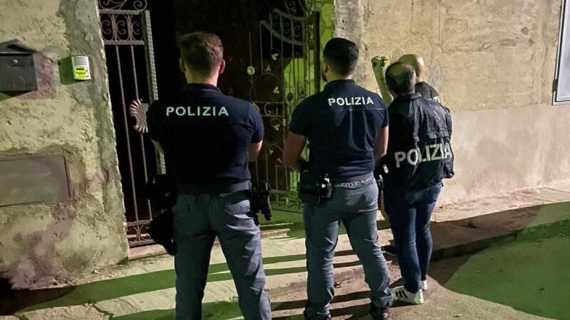 Botte al fioraio che non paga il pizzo